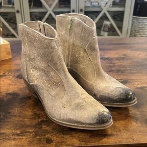 Diba True Women’s distressed bottles